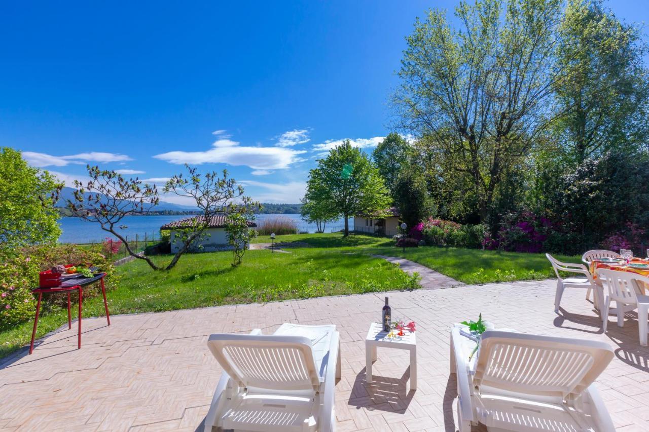 Villa Martine Au Bord Du Lac - Happy Rentals Cadrezzate Exterior photo