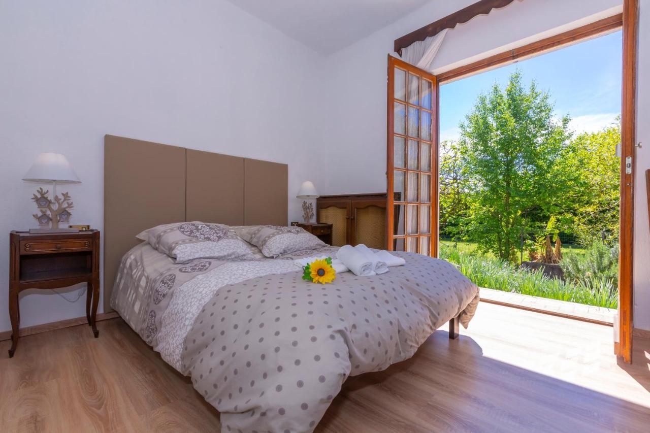 Villa Martine Au Bord Du Lac - Happy Rentals Cadrezzate Exterior photo