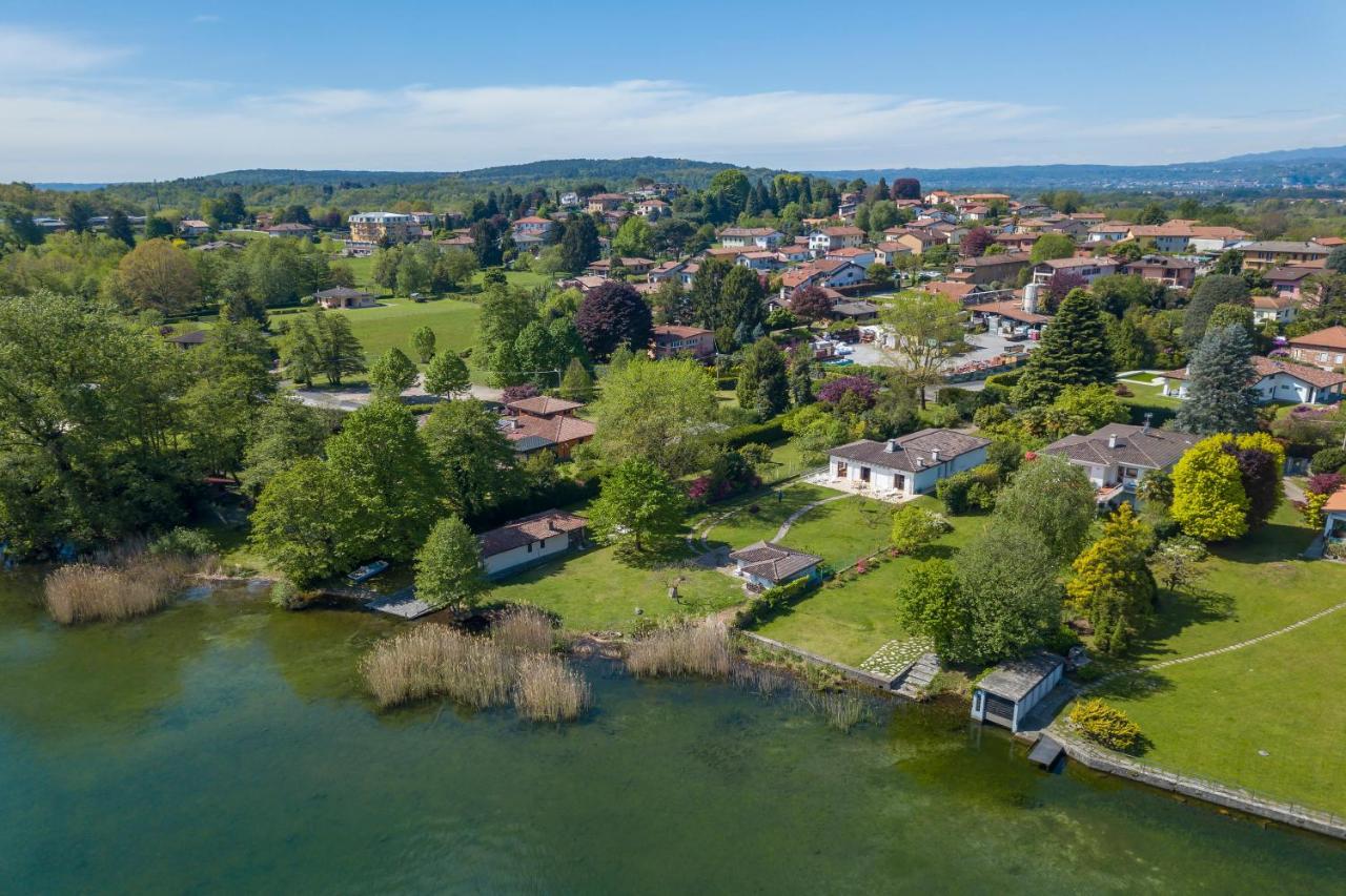 Villa Martine Au Bord Du Lac - Happy Rentals Cadrezzate Exterior photo
